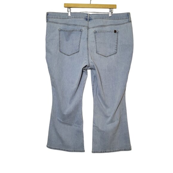 Jessica Simpson Plus Size Light Wash Flared Jeans With Floral Embroidery & Pocke - Picture 2 of 11